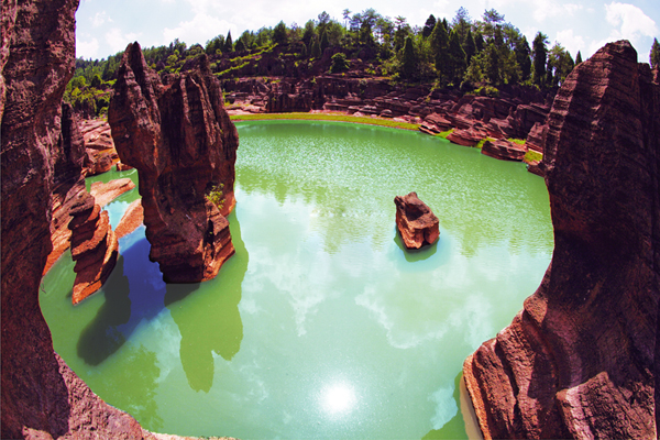 張家界、袁家界、天子山、紅石林、鳳凰古城四晚五日游